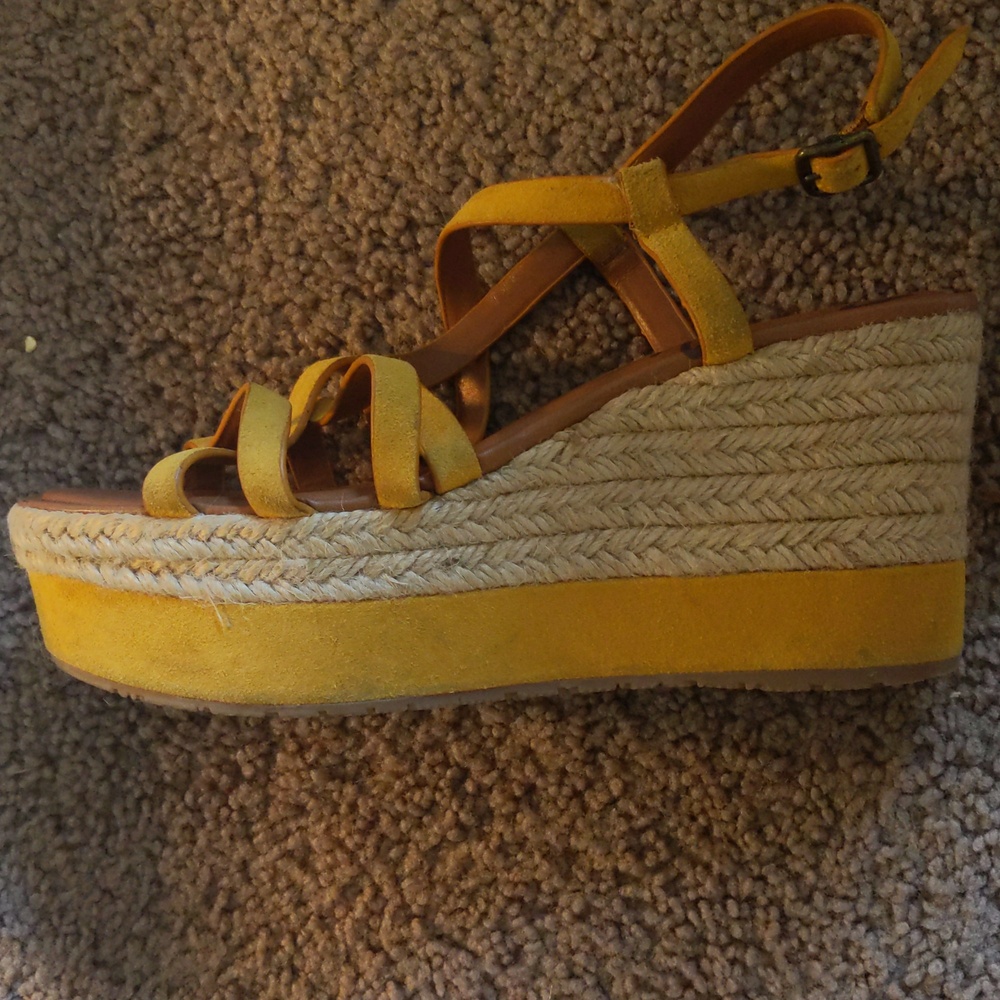 Shoes - Picture 4 of 6